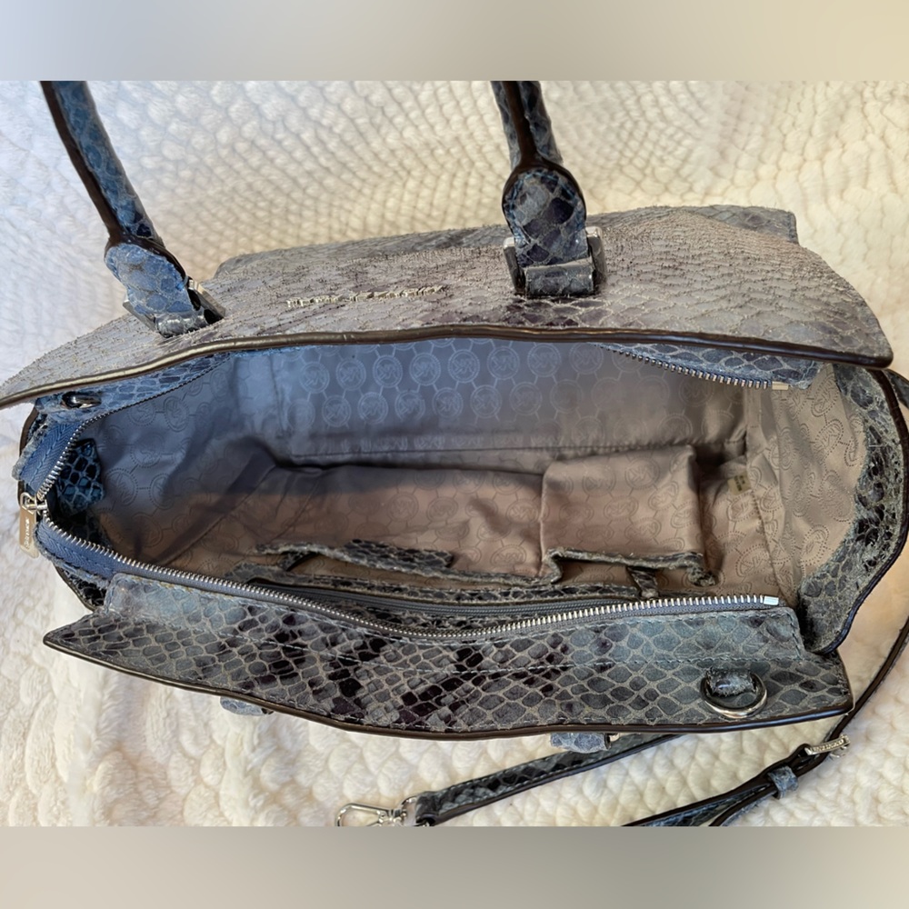 Michael Kors Riley Python Satchel
Snakeskin Embossed Leather Blue/Gray Strap - Picture 8 of 13